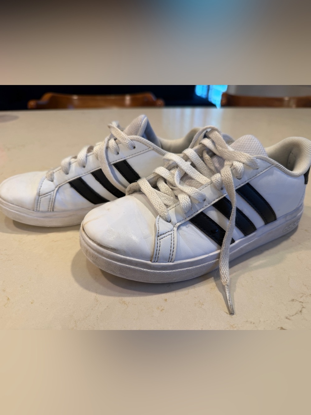 Kids Adidas, size 2 - Picture 3 of 5